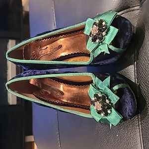 Poetic license green velour festive heels size 7.5